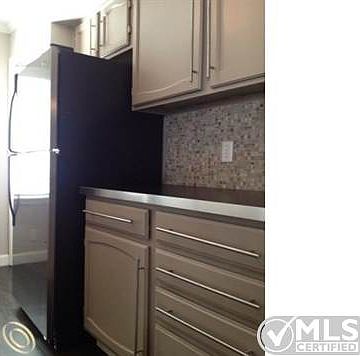 Bennaville Kitchen 2.jpg