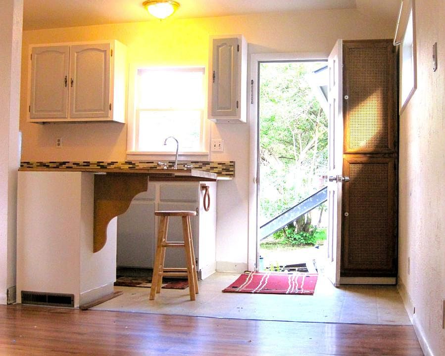 Sunny kitchen-living
