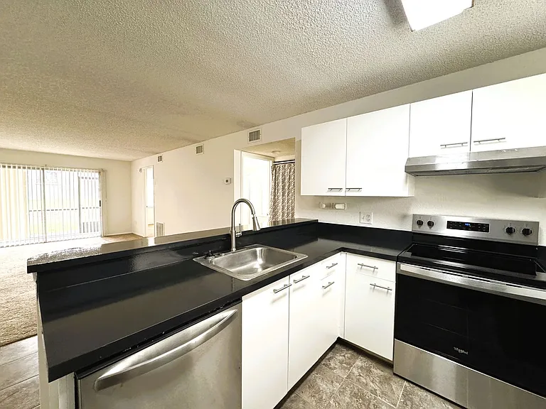 25100 Sandhill Blvd #M — Photo 1