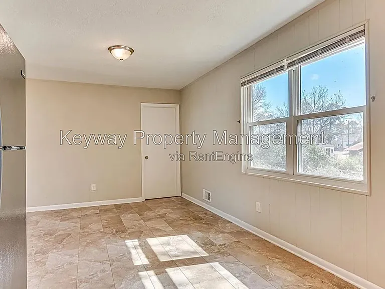 2204 Sandra Ct — Photo 7