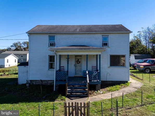 106 N 1st St, Shenandoah, VA 22849