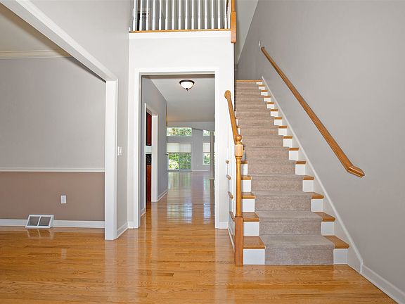 4th image of 19 Quince Ct