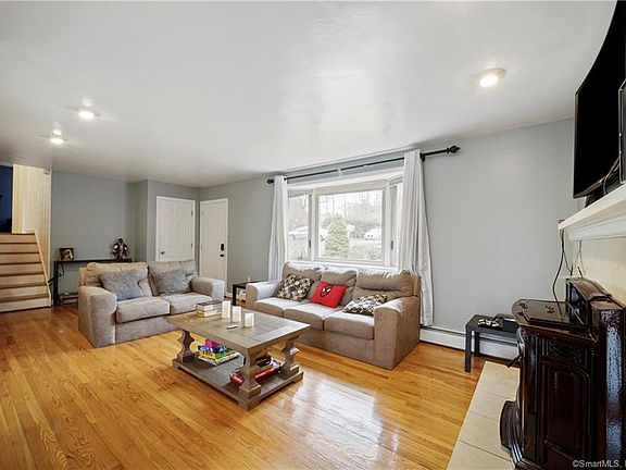 4th image of 194 Inwood Dr