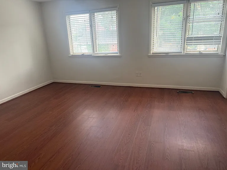 113 Montrose Ave — Photo 19