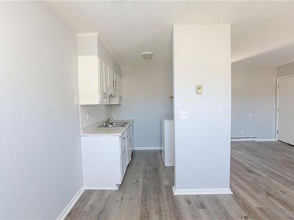 5th image of 1419 Goff St