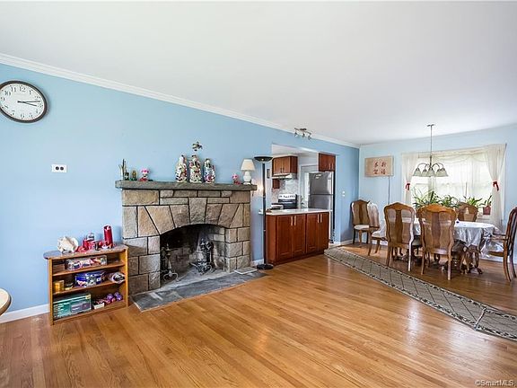 5th image of 23 Square Acre Dr