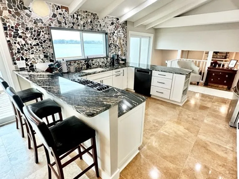 910 Santa Rosa Blvd — Photo 49