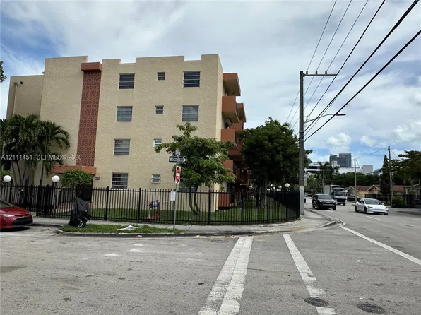 677 SW 9th Ave APT 204, Miami, FL 33130