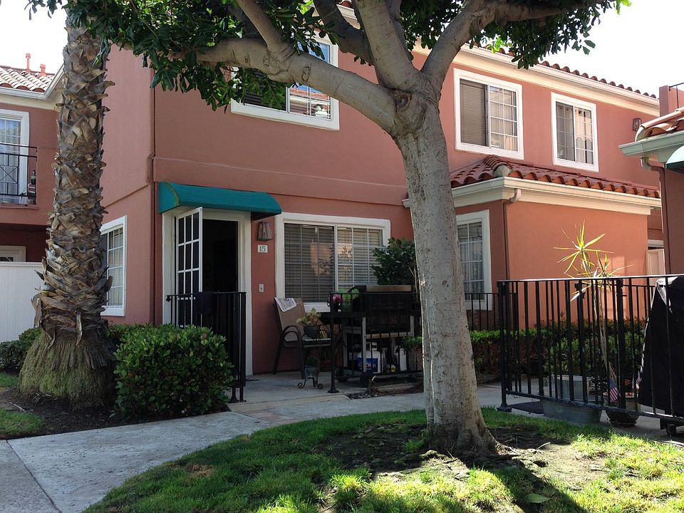 Front view of property