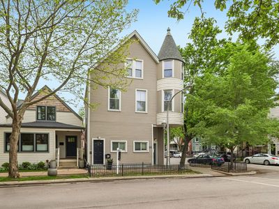 2105 W Barry Ave #2, Chicago, IL, 60618
