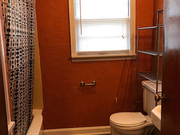 5th image of 1315 Poplar St #A