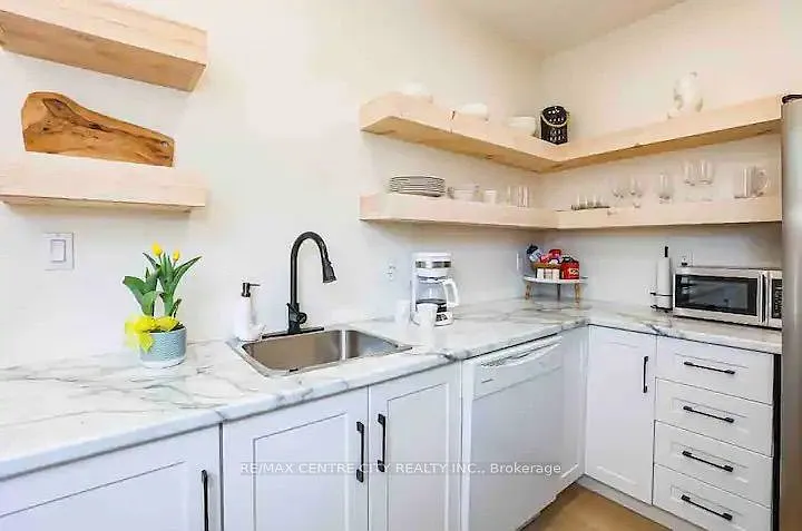 221 Colborne St #1 — Photo 10
