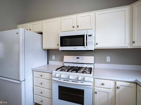3rd image of 2368 Quail Run Rd