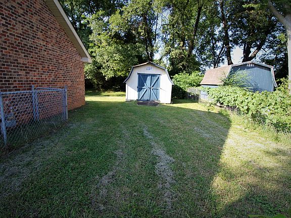 4th image of 309 Lake Farm Rd