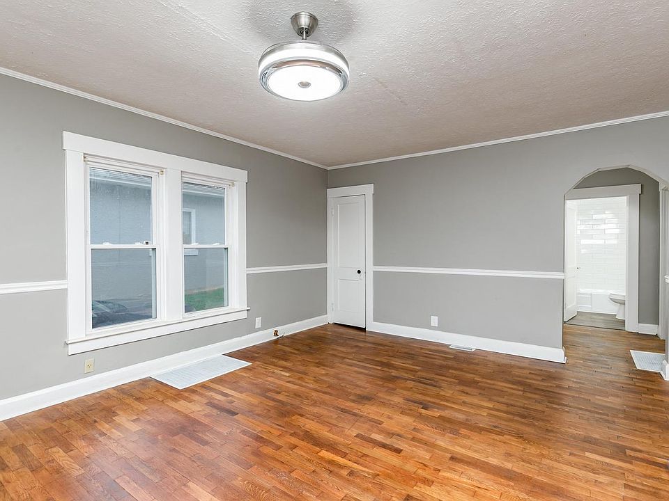 1st image of 121 Myrtle Ave