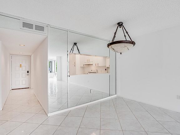 4th image of 7428 N Devon Drive #207