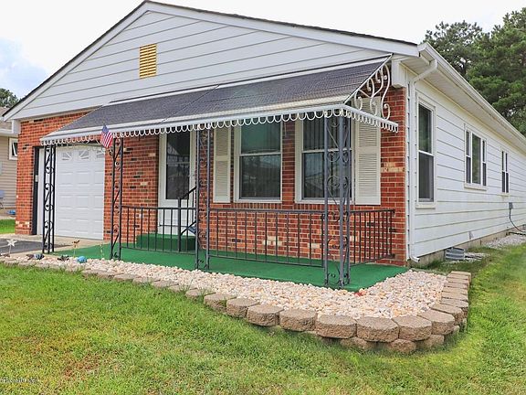 3rd image of 30 Canterbury Ln