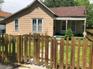 825 Sycamore St, Carthage, MO 64836