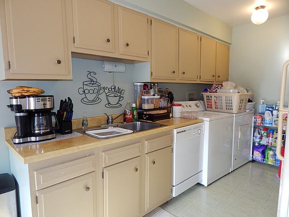 4th image of 1326 Kingsbury Dr Unit 4
