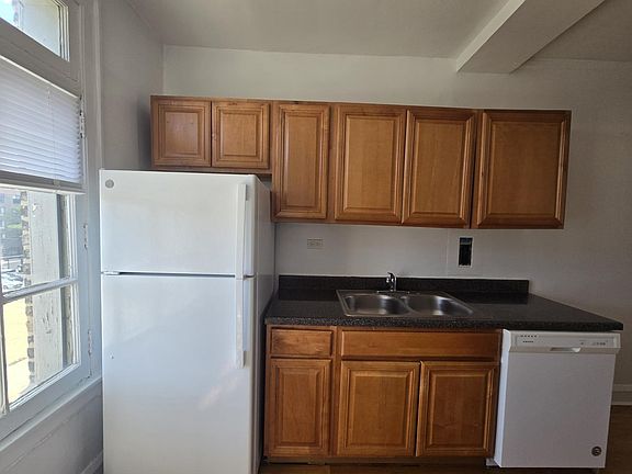 5th image of 909 Elmwood Ave APT O3