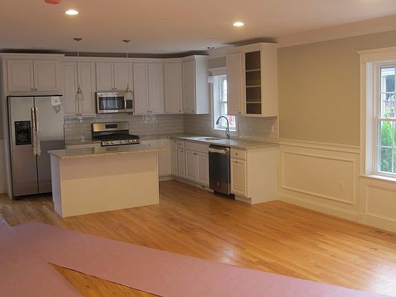 2nd image of 792 Belmont St #2