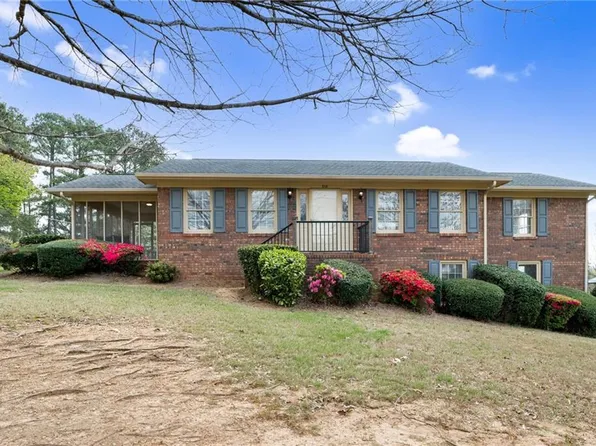 208 Woodland Cir SE, Calhoun, GA 30701