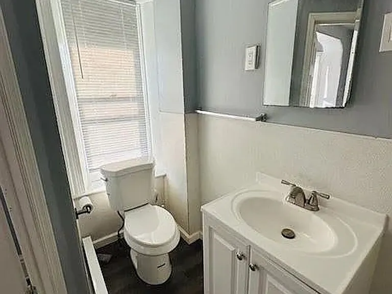 219 Roosevelt Ave — Photo 5