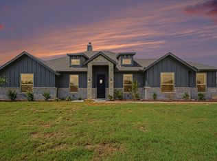 7421 Stonehenge Dr, Sanger, TX 76266