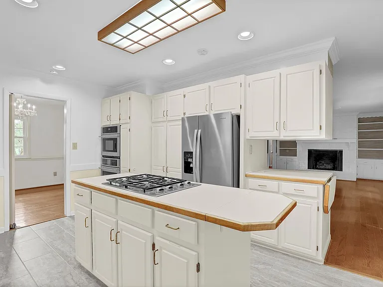 700 Clyde Dr — Photo 11