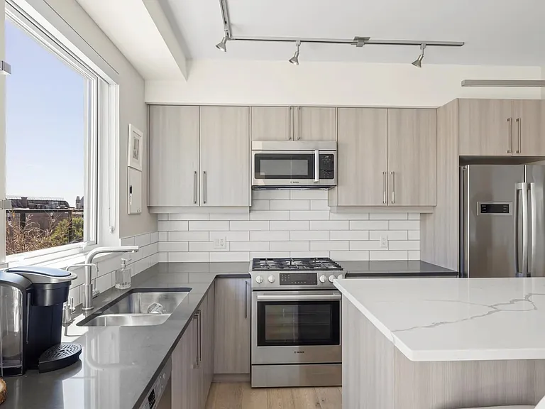 595 Pandora Ave #405 — Photo 6