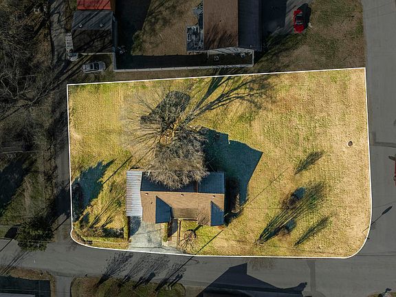 4th image of 214 Lilac St