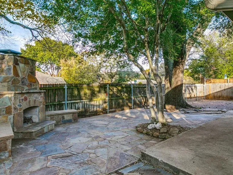 601 N Riverside Dr — Photo 45