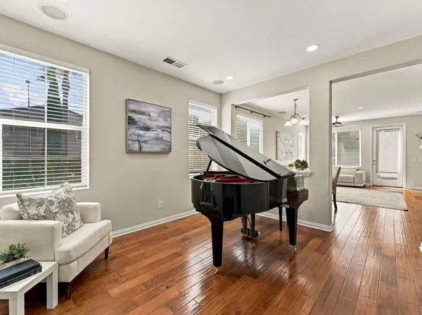7427 Healis Pl, San Diego, CA 92129