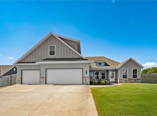 823 Mueller Way, Prairie Grove, AR 72753