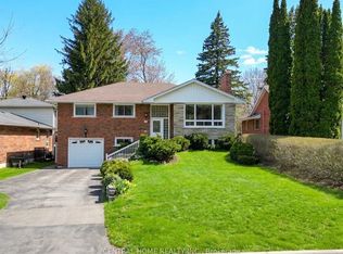 102 Meadowvale Rd, Toronto, ON M1C1S1