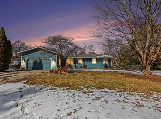 515 E Dawson Rd, Milford, MI 48381