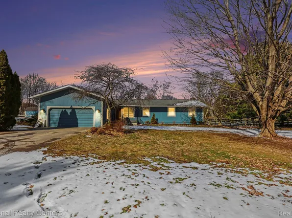 515 E Dawson Rd, Milford, MI 48381