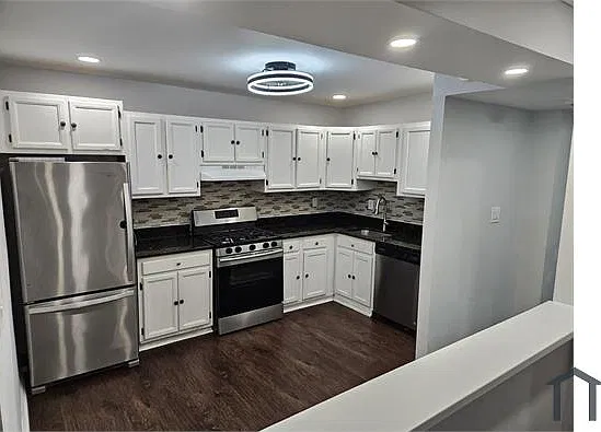 2 bed, 1000 sqft, $2,720 — Photo 3