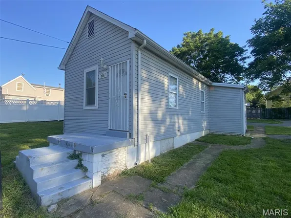 225 E Arlee Ave, Saint Louis, MO 63125