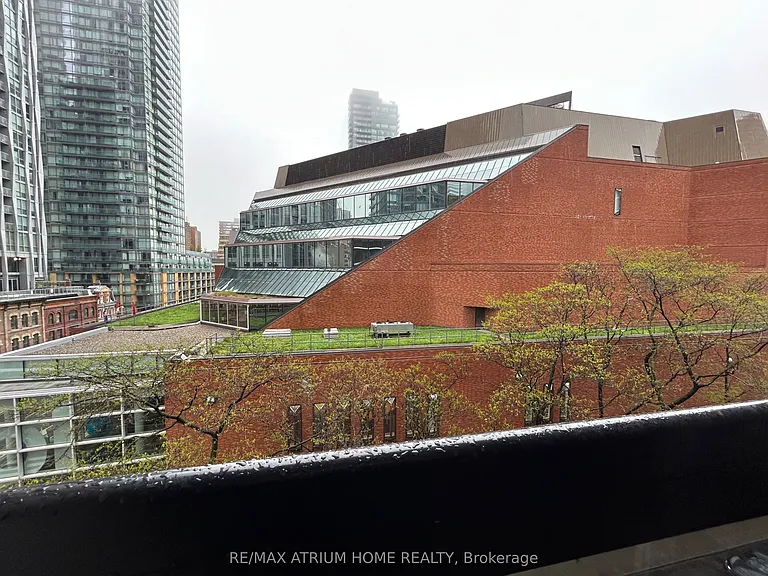 771 Yonge St #505 — Photo 12