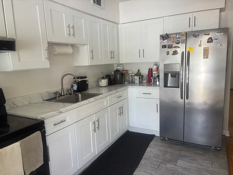 1407 Sunset Dr #D — Photo 11