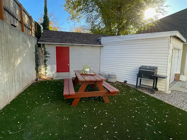 1128 E 3rd Ave #B — Photo 1