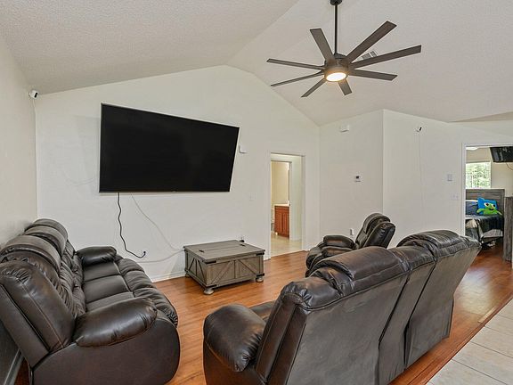4th image of 651 Panama Dr