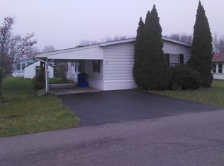 395 Birchwood Dr, Lockport, NY 14094