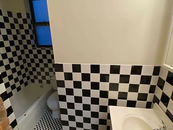 5th image of 536 E 5th St #118