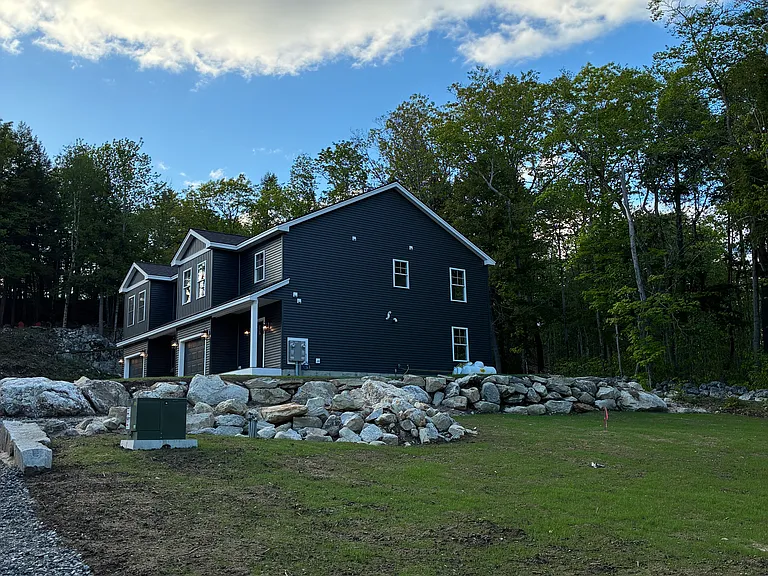 200 W Gray Rd — Photo 3