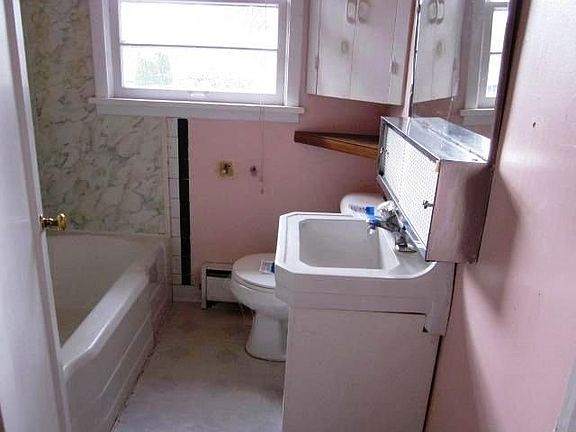 3rd image of 1308 Grand Pl