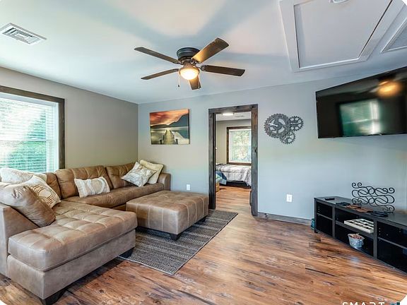 5th image of 37 Sheldon Cir