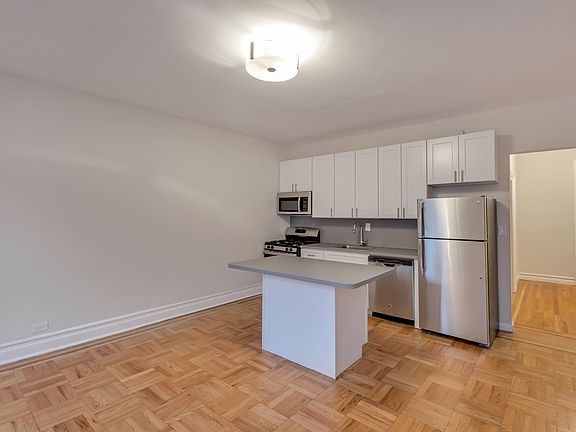 3rd image of 3265 Bainbridge Ave APT A35