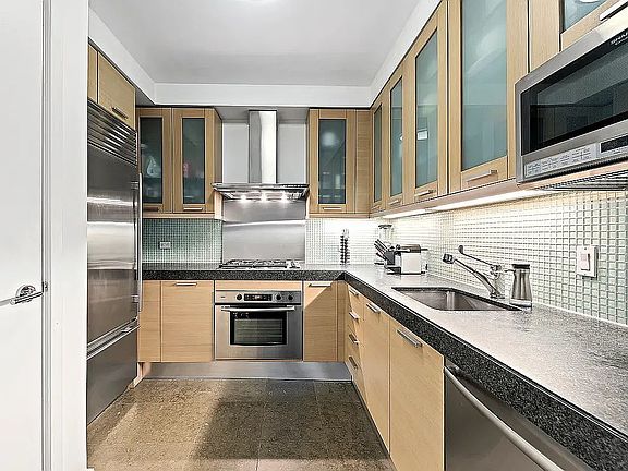 3rd image of 408 E 79th St APT 5A